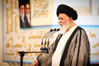خطیب نماز جمعه مشهد: ایمان نباید صرفاً در حد شعار و ادعا باقی بماند