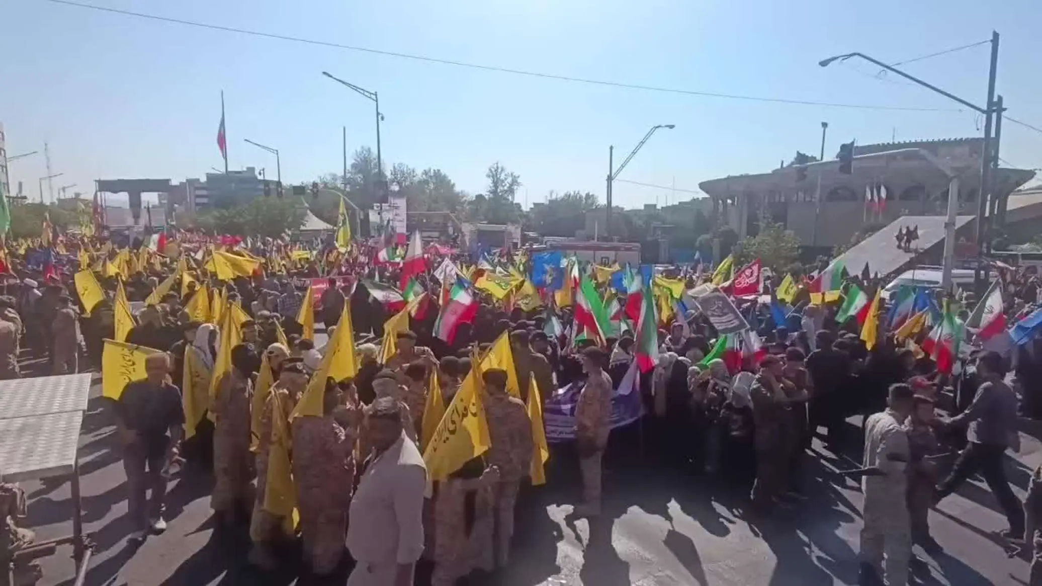 مراسم رزمایش 313 هزاری نفری جان فدایان ایران با رمز «لبیک یا خامنهای»