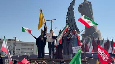 پرچمگردانی بانوان در اجتماع بزرگ مردم جان فدای ایران در تهران + فیلم
