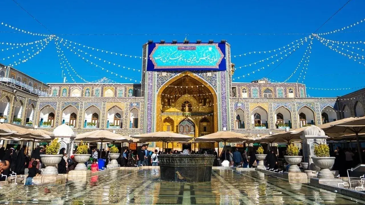 نصب کتیبههای ولادت امام حسن عسکری علیه السلام در حرم رضوی