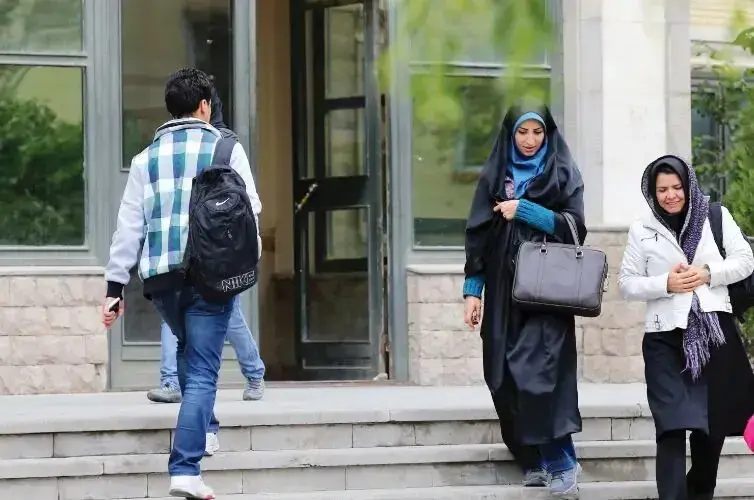  معاون وزیر علوم: سال تحصیلی جدید در مقطع کارشناسی ارشد و دکتری تماماً حضوری است/ مقطع کارشناسی می‌تواند تا ۲۵ درصد غیر حضوری باشد