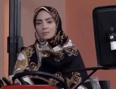 مجری زن صداوسیما در برنامه زنده پشت تراکتور نشست
