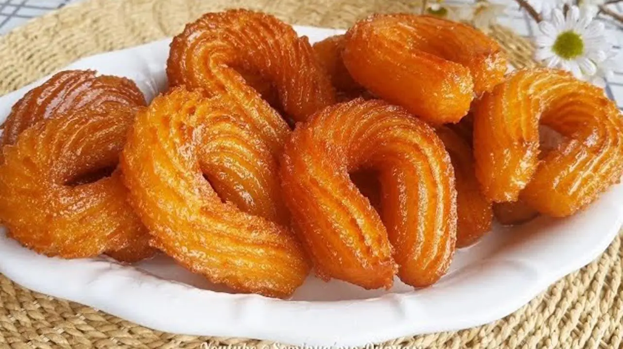 طرز تهیه بامیه حلقه ای ترد بازاری بدون تخم مرغ؛ بدون نیاز به پخت اولیه خمیر