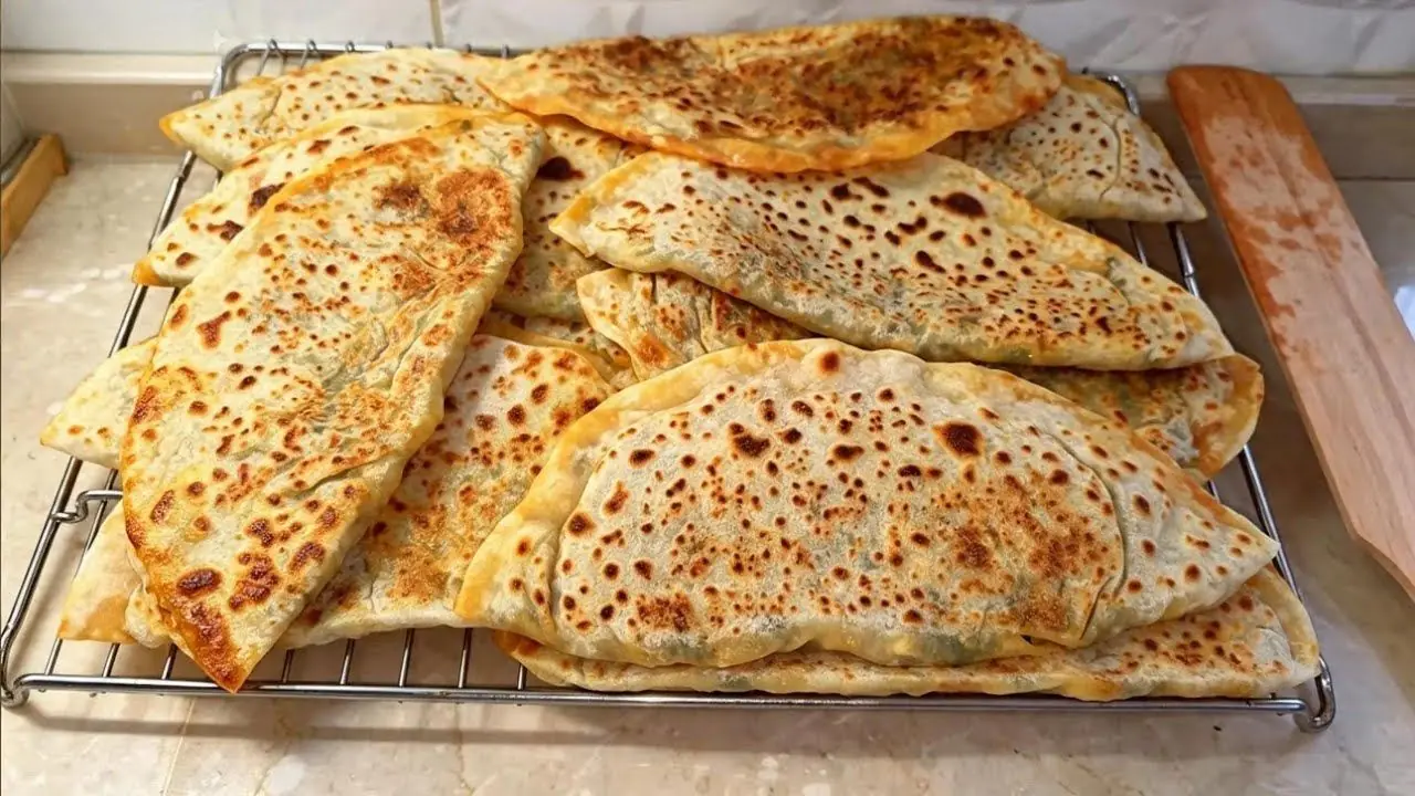 طرز تهیه گوزلمه اسفناج؛ نان شکم پر ترکی فوق العاده خوشمزه