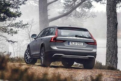  ولوو XC70؛ وارداتی جدید بازار چه آپشن‌هایی دارد؟
