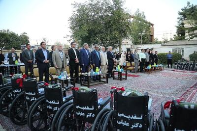  ۳۰۰ ویلچر به توان‌خواهان دانش‌آموز و نیازمند خراسان رضوی اهدا شد