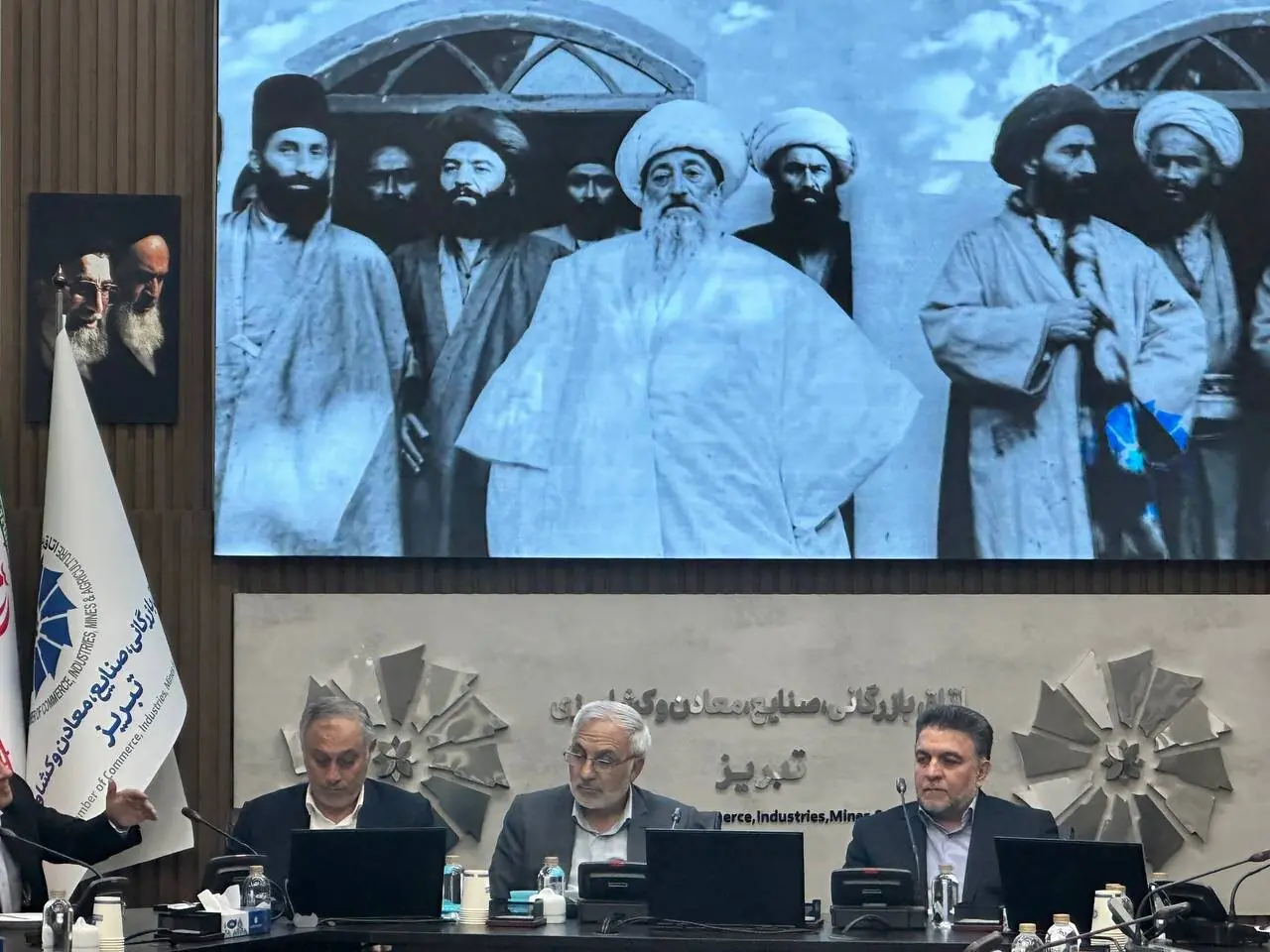 رئیس مرکز ملی فرش: فرش دستباف نمونهای از اقتصاد مقاومتی است