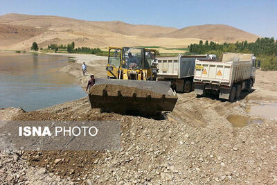پلمب واحد غیرمجاز مخرب بستر رودخانه در سراوان با حکم دستگاه قضایی