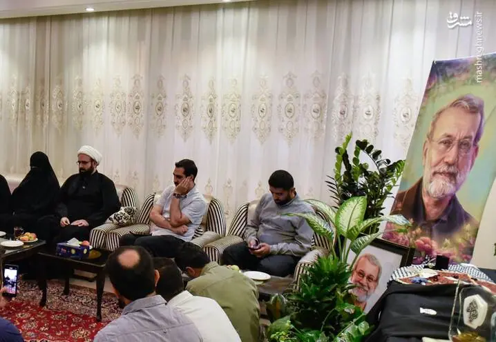 عکس/ دیدار اصحاب رسانه با خانواده شهید لاریجانی
