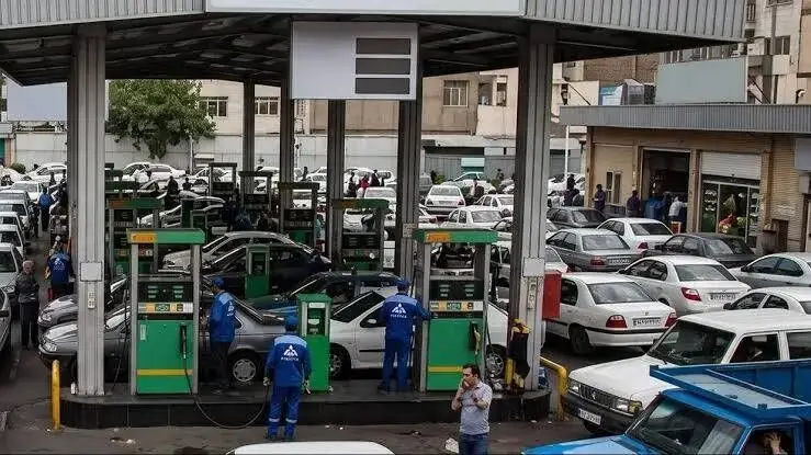 افزایش قیمت بنزین آسانترین راه است؛ قاچاق و حملونقل عمومی اصلاح شود