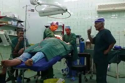 تصاویر آواز خواندن پزشک در اتاق عمل واکنشبرانگیز شد