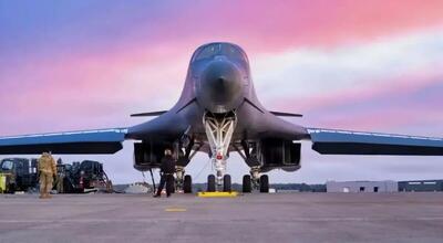  پرواز B-1B آمریکا از پایگاه فیرفورد؛ بمب‌افکن سنگین وارد آسمان شد/ ماجرا چیست؟