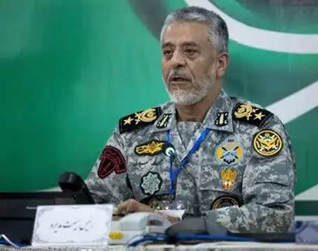 مأموریت ارتش دفاع از تمامیت ارضی و حفظ نظام جمهوری اسلامی است