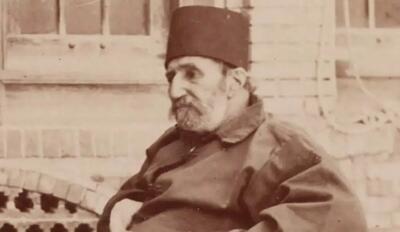 سفر در زمان؛ «خزانهدار ناصرالدین شاه» سوار بر «ویلچر» در حیاط قصر