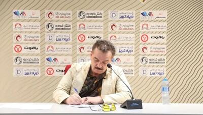 زنوزی و همان حرفهای همیشگی؛ کسی حق دارد بگوید بالای چشمتان ابرو است؟