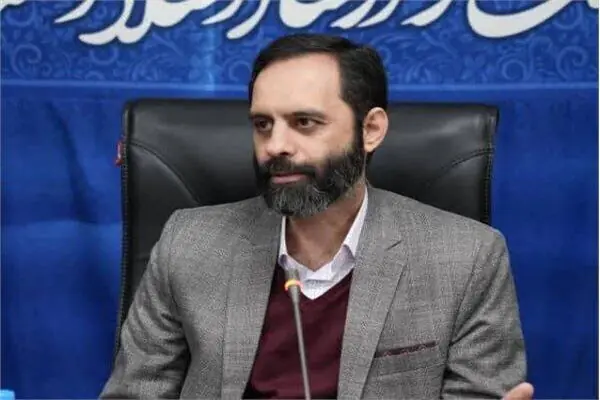  شعر فارسی باید در خدمت قرآن و عترت قرار گیرد