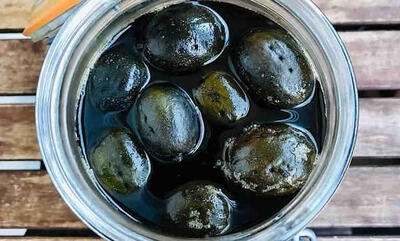 طرز تهیه ترشی گردو تازه؛ با پوست و بدون پوست بدون کپک
