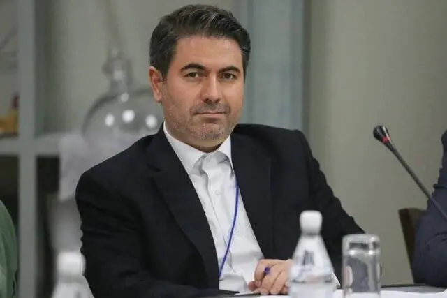 مواضع نادرست سخنگوی دولت، روی اعتماد طرفهای خارجی تاثیر منفی میگذارد/ نزدیکان پزشکیان از ابراز نظر در موضوعاتی که تخصص ندارند، خودداری کنند
