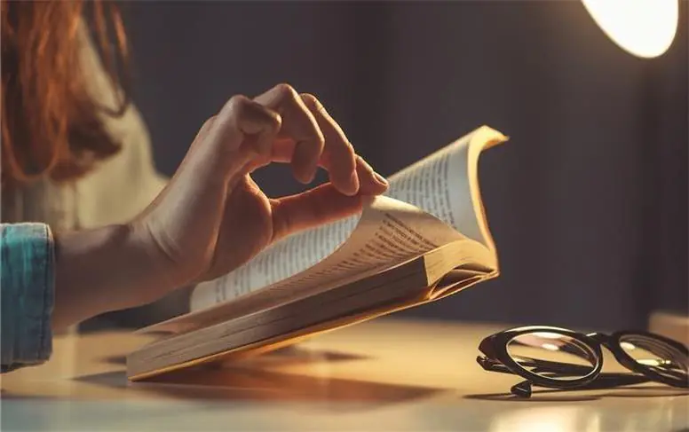 چرا بعضی کتابها را نمی توان زمین گذاشت؟