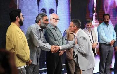 نشان ملی پارسیجان به بنیانگذار گنجور اعطا شد
