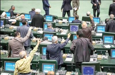 مجلس در سکوت، تصویب طرح جنجالی مقابله با نفوذ را پیش میبرد
