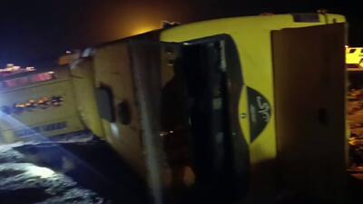 ۴۶ مصدوم در واژگونی اتوبوس در محور راور