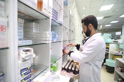 خط قرمز قیمتگذاری دستوری بر صنعت دارو / بدهی ۲۶۷ همتی، تولید را به مرز تعطیلی کشاند