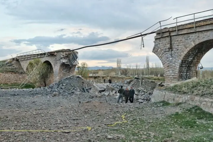 پل «بیات» در یکقدمی بازگشایی / برآورد خسارت ۵۴۱ میلیاردی به زیرساختهای جادهای آذربایجانشرقی