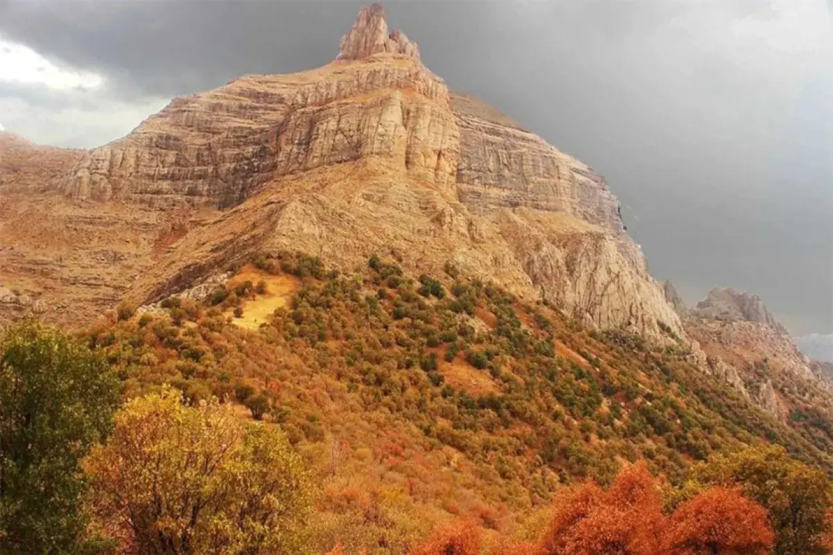 کوه قارون دورود؛ صعود به دژ افسانه ای در قلب طبیعت لرستان