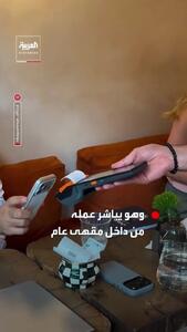 نخستوزیر ارمنستان در یک کافه به کار مشغول شد