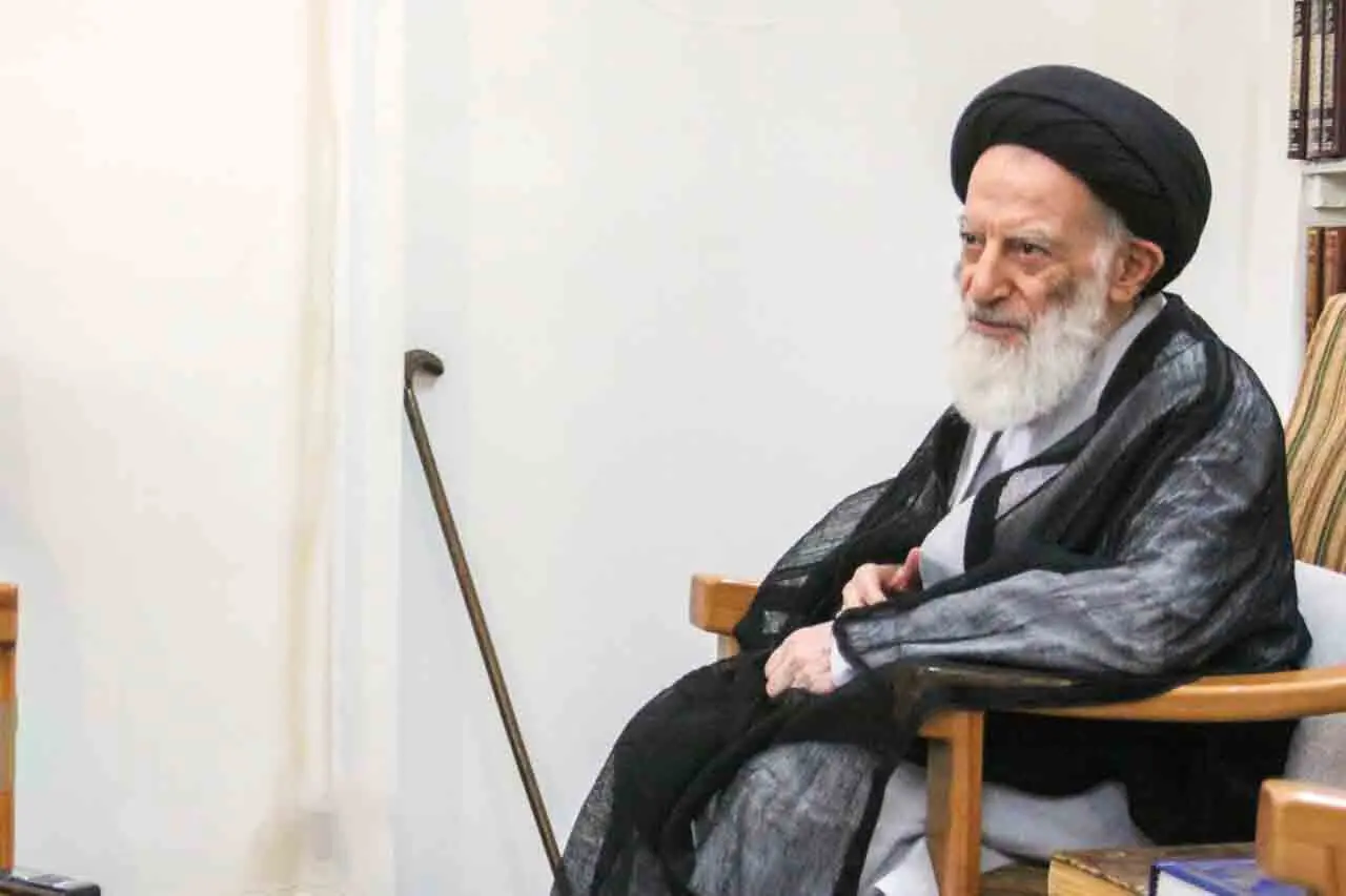 تصاویری از آیت الله شبیری زنجانی با رهبر شهید و شهید لاریجانی
