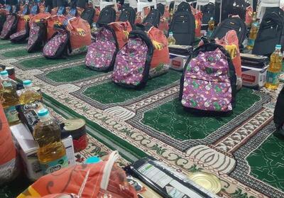 نیکوکار گنبدی ۱۰ هزار بسته نوشتافزار و معیشتی توزیع کرد