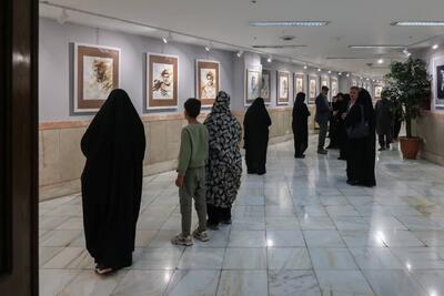  نمایشگاه عکس مرتبط با دفاع مقدس در حرم رضوی گشایش یافت