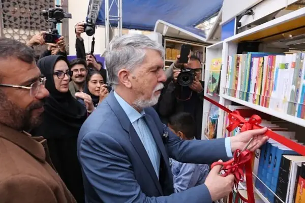 وزیر ارشاد: هنوز هیچ چیز برای برگزاری نمایشگاه حضوری کتاب مشخص نیست/ خیرین به نهضت کتابخانهسازی کمک کنند