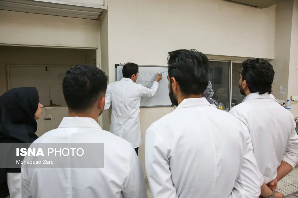حقوق برخی اساتید جوان از آبدارچی بعضی سازمانها کمتر است