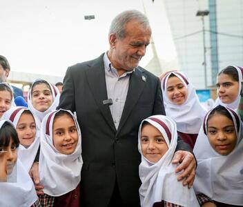 رئیسجمهور خطاب به دانش آموزان: ما تلاش خواهیم کرد که شما بهترین شوید/ ویدئو