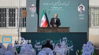 قاب هایی متفاوت از پزشکیان در مراسم آغاز سال تحصیلی/ رئیس جمهور پشت نیمکت مدرسه نشست + تصاویر - مردم سالاری آنلاین