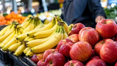  قیمت سیب و موز امروز دوشنبه ۳۰ شهریور ۱۴۰۵ │ نرخ سیب تا ۱۶۰ هزار تومان و موز تا ۲۹۹ هزار تومان رسید