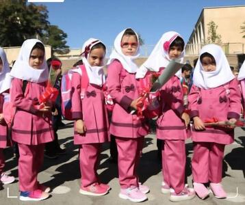 قیمت روپوش دانشآموزان و گلایه خانوادهها از اجبار مدارس