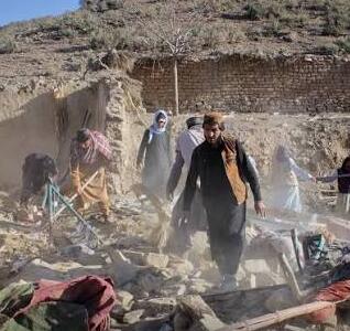 دستکم سه نفر در حمله هوایی پاکستان به افغانستان کشته شدهاند