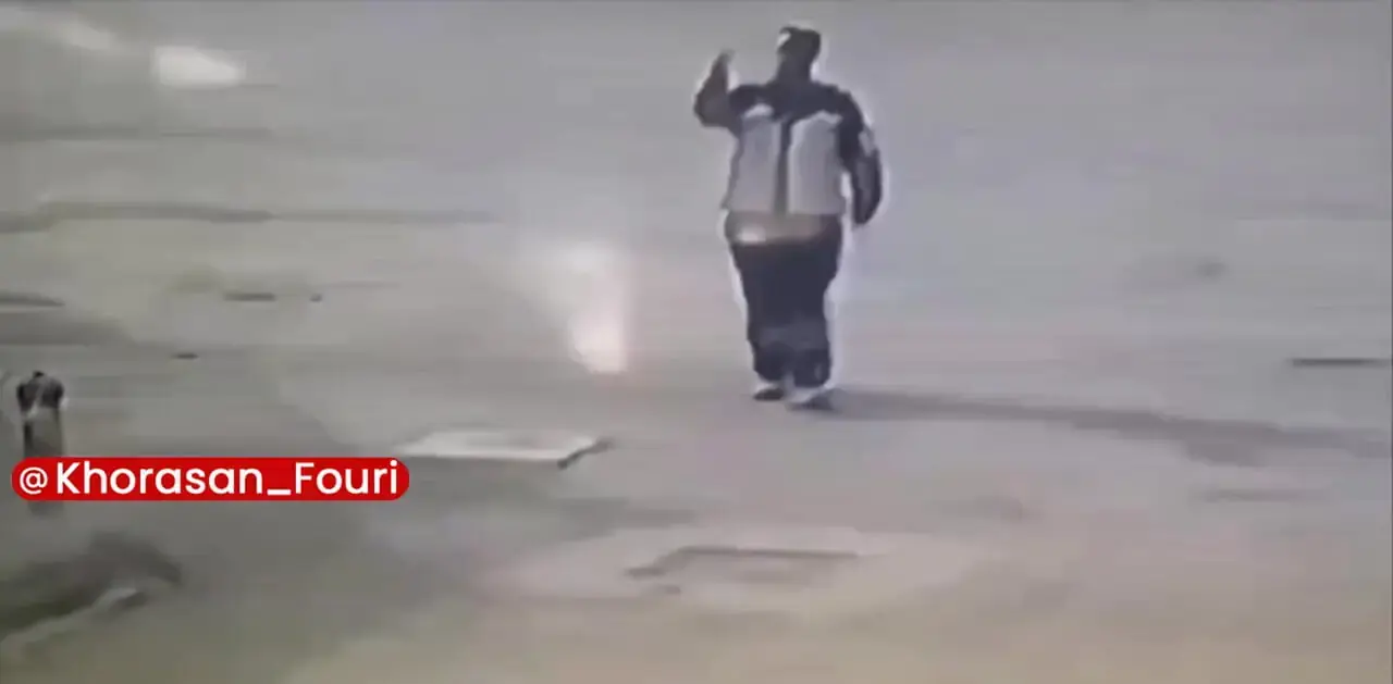  لحظه سرقت موبایل یک پاکبان در مشهد + ویدئو