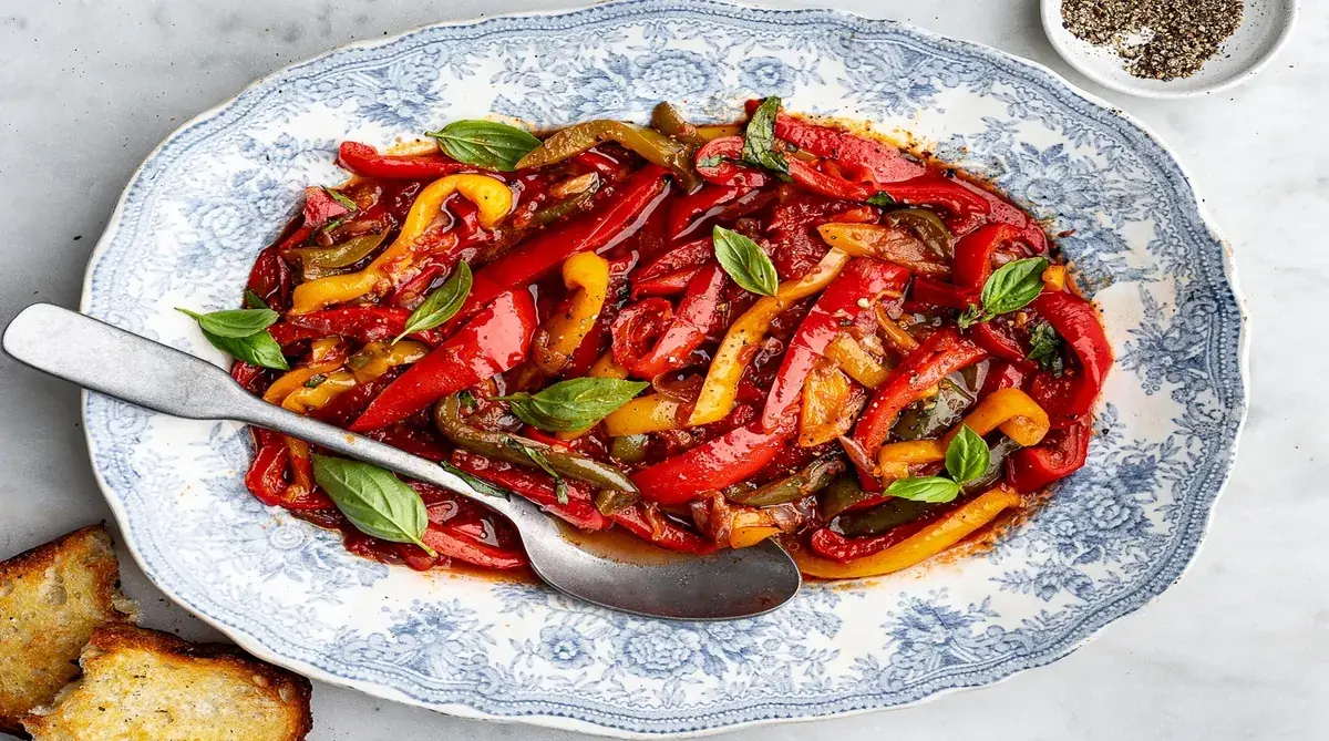 طرز تهیه پپروناتای ایتالیایی با فلفل دلمهای