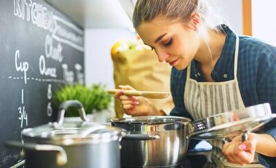 این اشتباهات آشپزی طعم غذای شما را خراب میکنند!