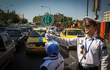 حضور صددرصدی پلیس راهور یزد در نقاط حساس ترافیکی همزمان با بازگشایی مدارس | آخرین خبر