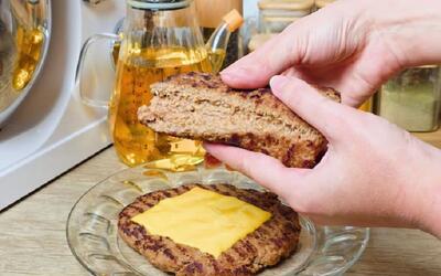 طرز تهیه همبرگر خانگی اقتصادی، آبدار و خوشمزه با ۵۰۰ گرم گوشت