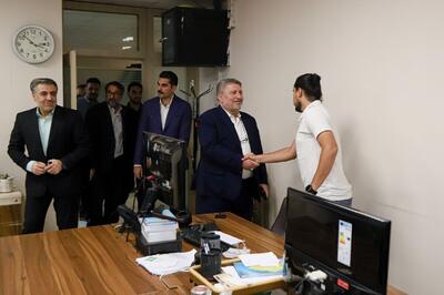  ببینید| بازدید رئیس شورای اطلاع‌رسانی دولت از روزنامه جام‌جم