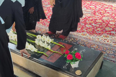  گلباران مزار شهدای گمنام همزمان با هفته دفاع مقدس در لنگرود