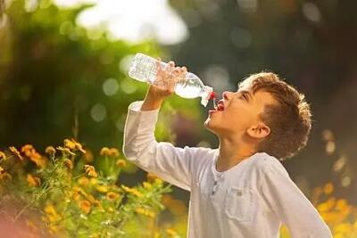 کودک زیاد تشنه میشود؟ این نشانه را جدی بگیرید