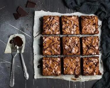  طرز تهیه براونی شکلاتی خوشمزه و ساده؛ همه عاشقش می‌شن!