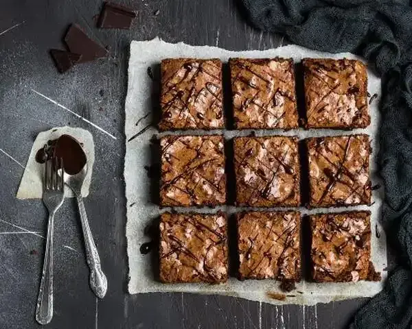 طرز تهیه براونی شکلاتی خوشمزه و ساده؛ همه عاشقش میشن!